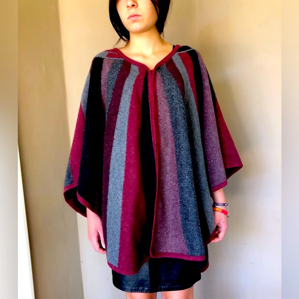 Multi~Colored Wool Vintage Cape with Hook & Eye Closure. One Size. Genuine Wool